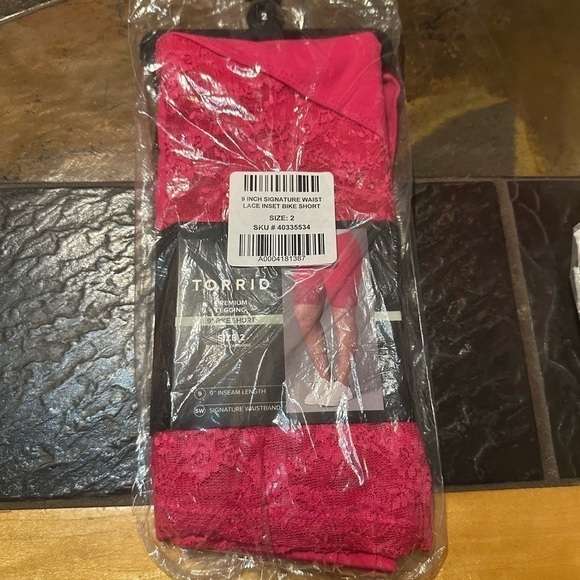 Torrid Pink Lace Bike Short Size 2 (18/20) NWT - Picture 3 of 3